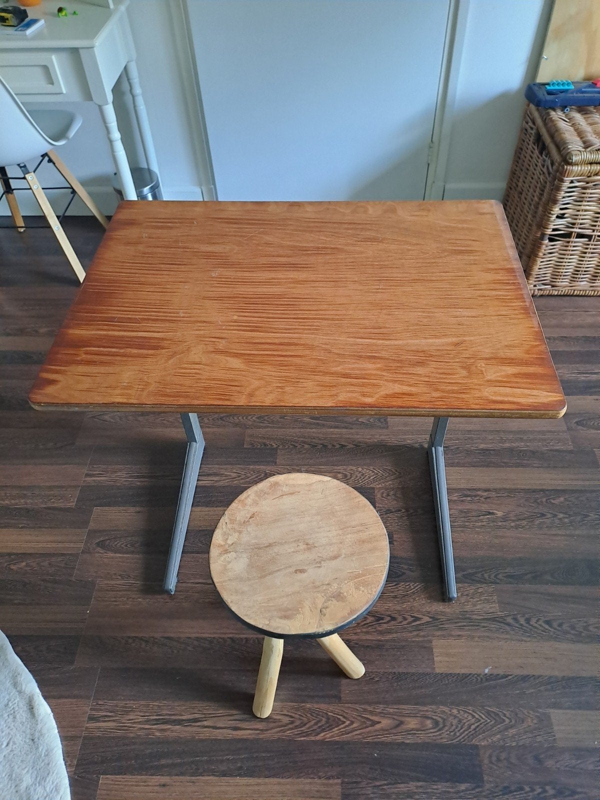 Mooi oud schoolbureau met nieuwe kruk, Ophalen, Gebruikt, Hout, Schoolbureau