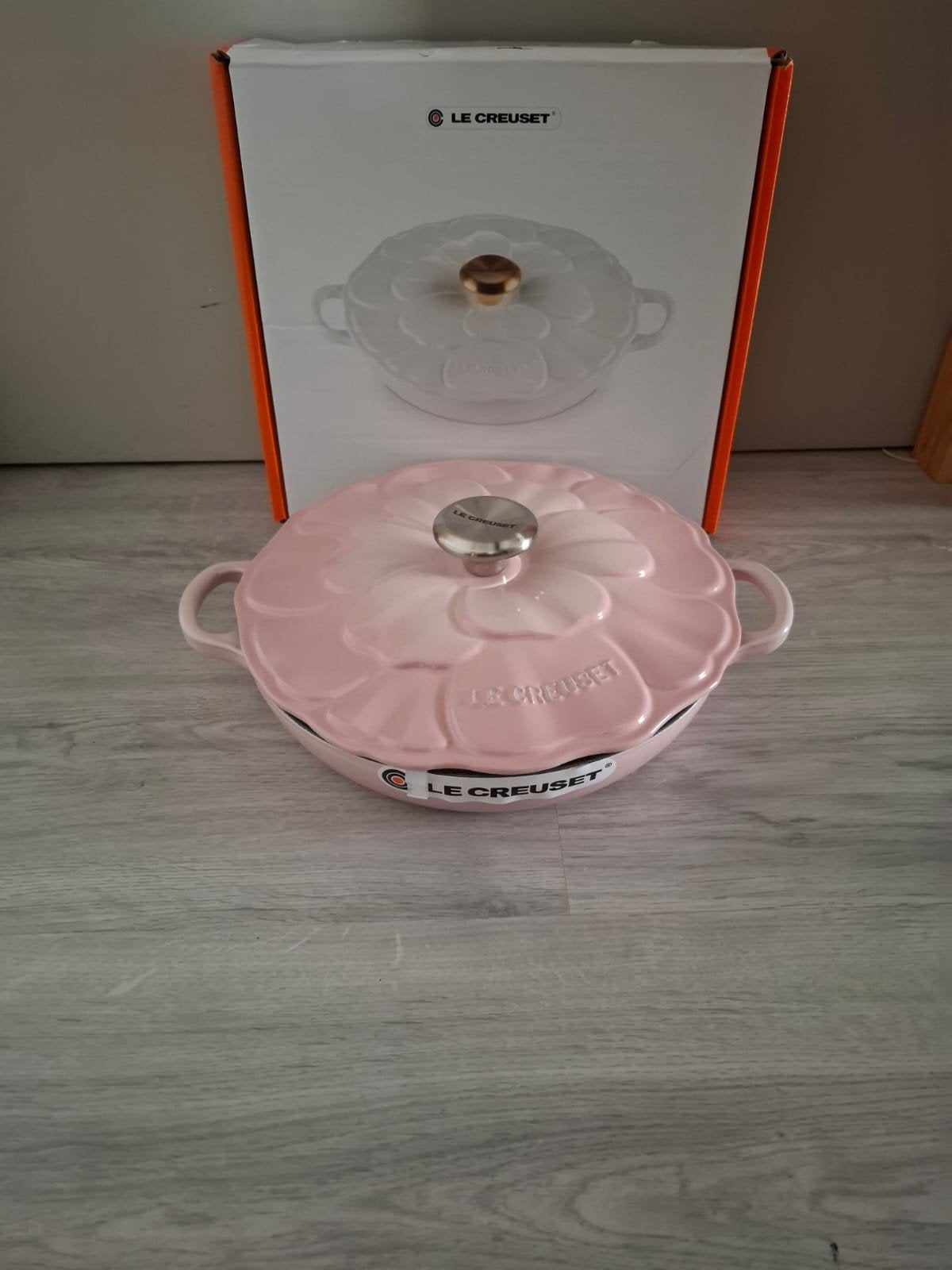 Nieuwe Le Creuset Signature Campagnard Bloesem Shell Pink, Huis en Inrichting, Keuken | Potten en Pannen, Ophalen
