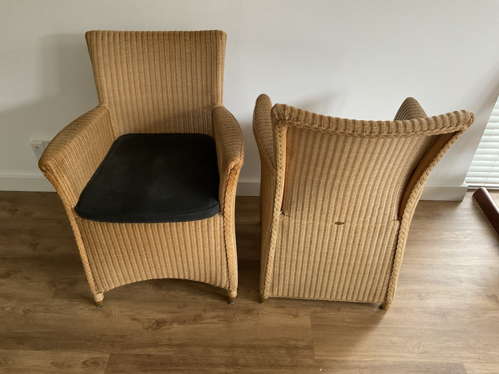 2 Rotan Stoelen met Zwarte Kussens - Lloyd Loom Stijl, Ophalen, Gebruikt, Twee, Overige kleuren