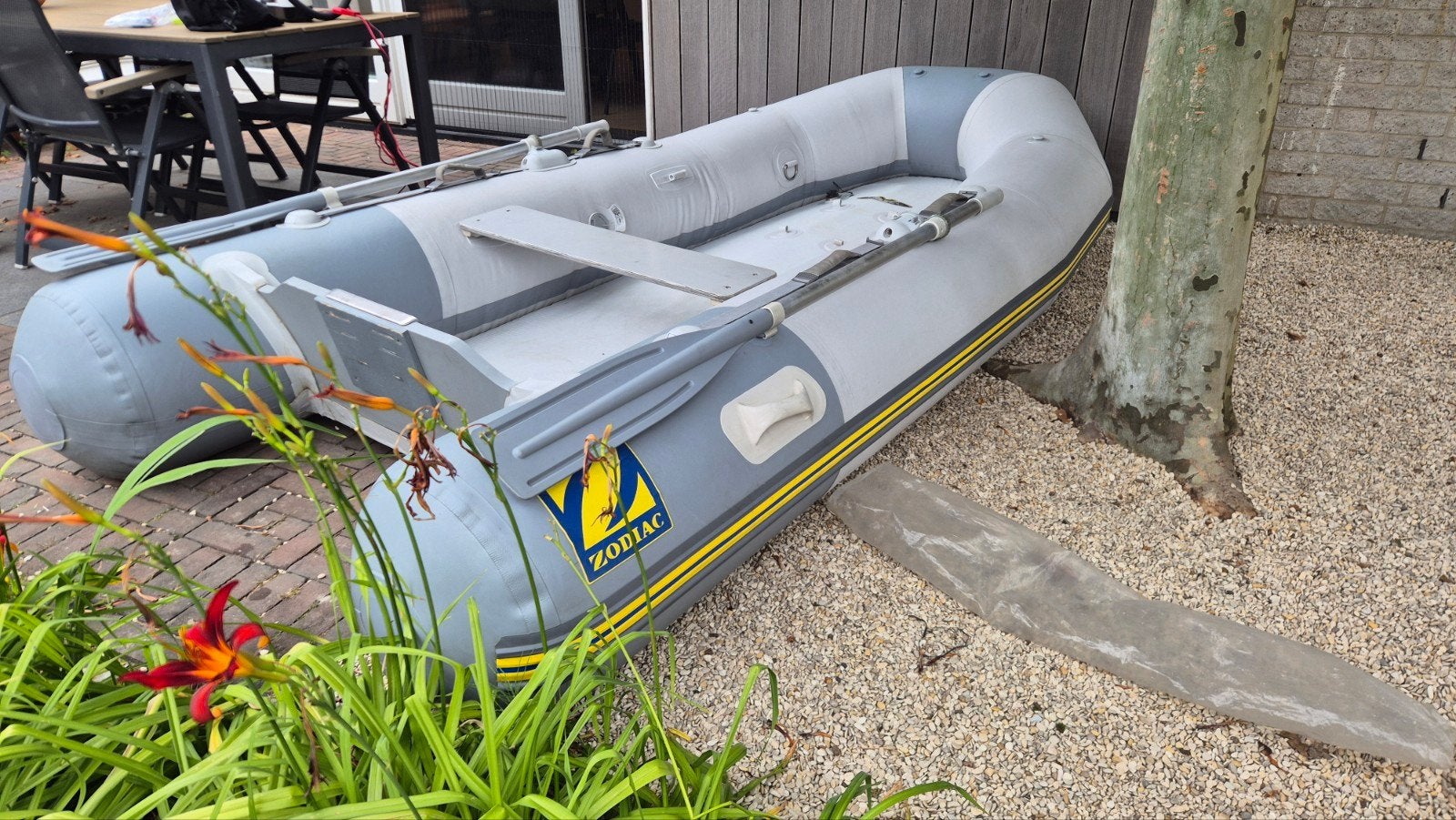 Zodiac V-line 310 met Suzuki 6 pk buitenboordmotor, Watersport en Boten, Rubberboten, Gebruikt, Zodiac, Inclusief motor, Peddels