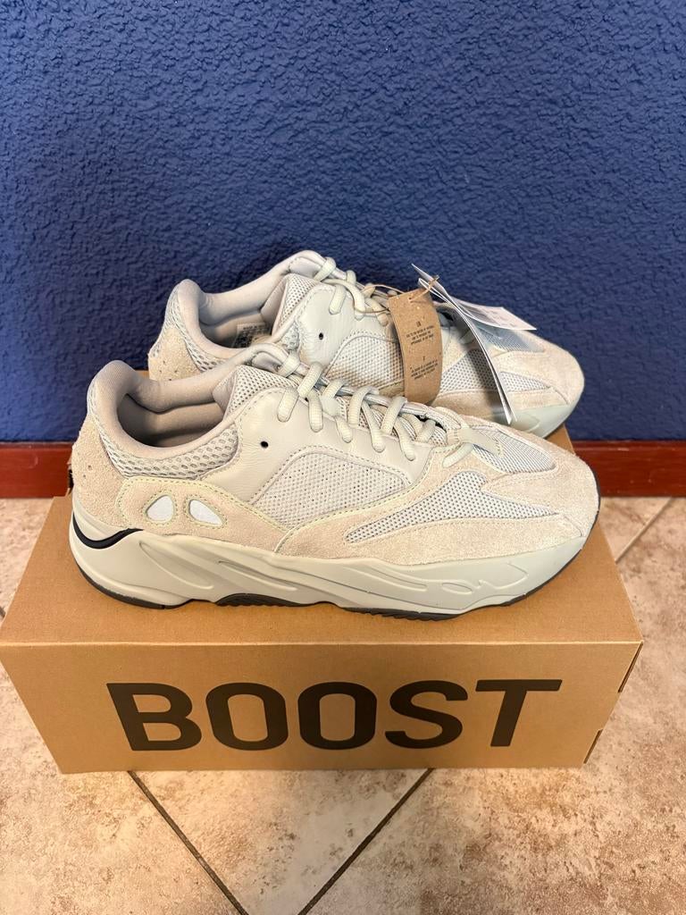 Yeezy Boost 700 Salt - Maat 43 2/3 - Nieuw, Kleding | Heren, Schoenen, Ophalen of Verzenden, Nieuw, Overige kleuren, Sneakers of Gympen