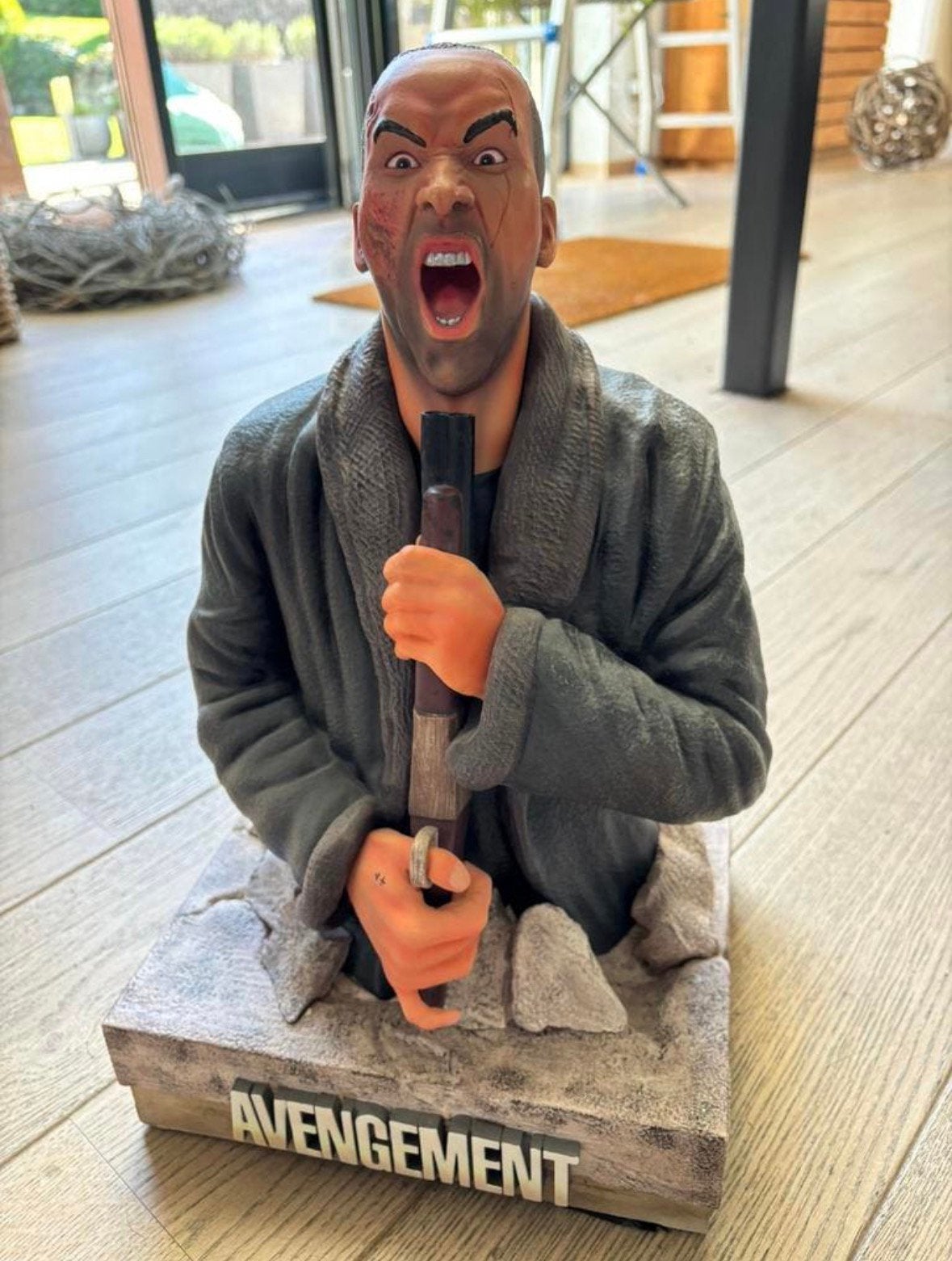 Avengement buste Scott Adkins + mediabook -  200 ex!, Verzamelen, Ophalen of Verzenden