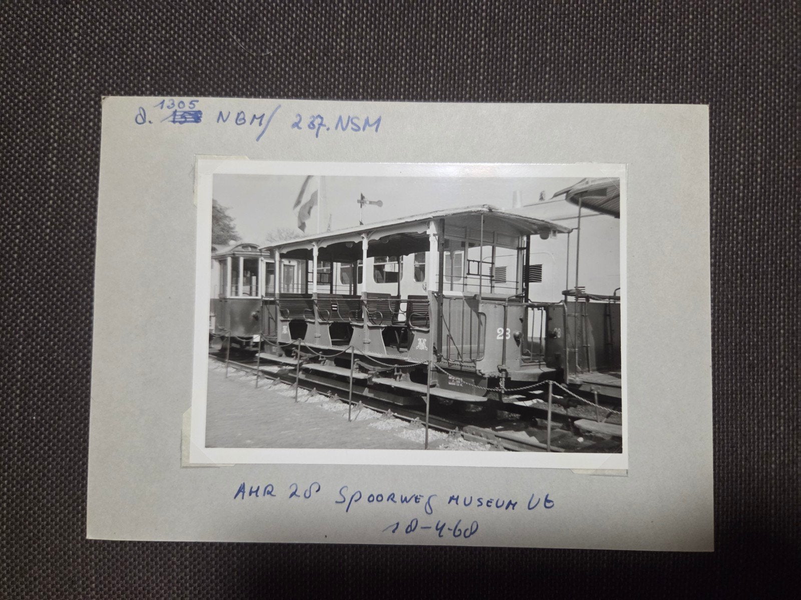 Zwart-wit foto van een historische tram, Spoorwegmuseum, Ophalen of Verzenden, Gebruikt, Tram, Kaart of Prent