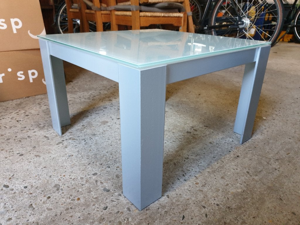Mooie bijzettafel / kleine salontafel, Ophalen, Vierkant, 55 tot 75 cm, Zo goed als nieuw