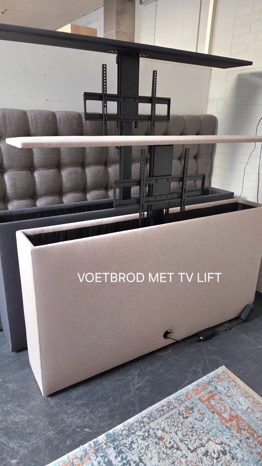 Voetbord met TV lift - Op maat gemaakt, diverse kleuren, 150 tot 200 cm, Nieuw, Ophalen of Verzenden, Minder dan 100 cm