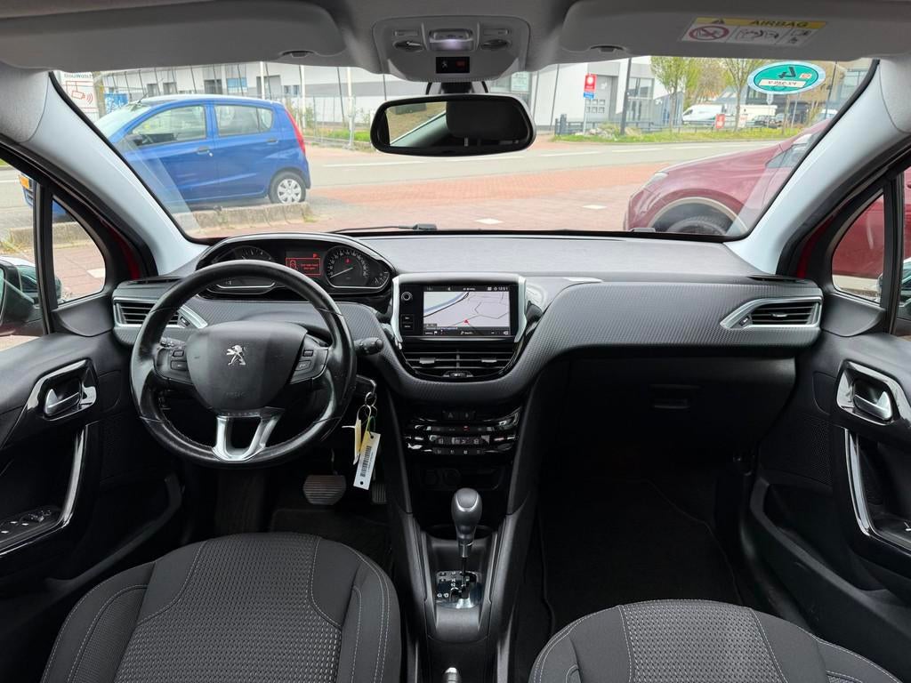 Peugeot 208 1.2 PureTech Allure AUT|Clima|Cruise|NAVI|Dealer, Stof, Gebruikt, Euro 6, 1199 cc