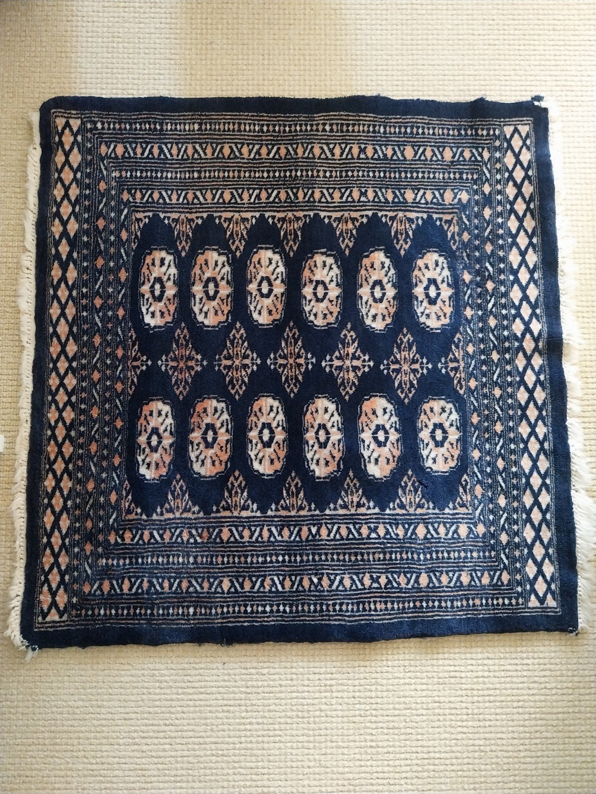 Perzische tafelkleed, Ophalen