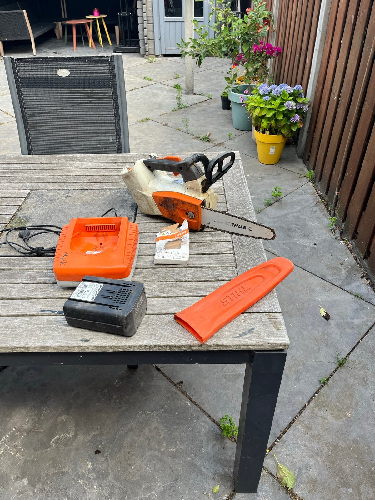 Stihl MSA 160 T Accu Kettingzaag met Accu en Lader, Ophalen, Gebruikt, 20 t/m 29 mm