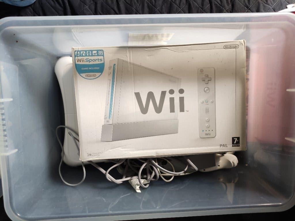 Nintendo Wii complete system with games, controllers, more, Ophalen, Gebruikt, Overige genres, 3 spelers of meer