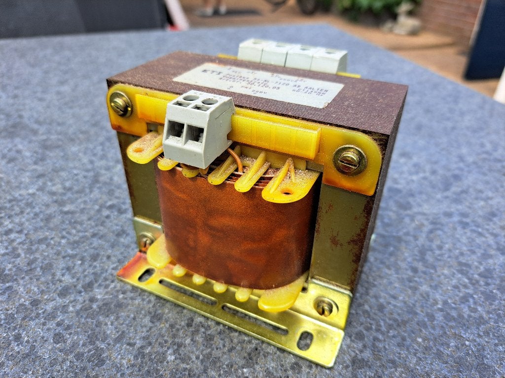 Transformator 220V / 24,27,30 V 250VA, Hobby en Vrije tijd, Elektronica-componenten, Ophalen of Verzenden, Zo goed als nieuw