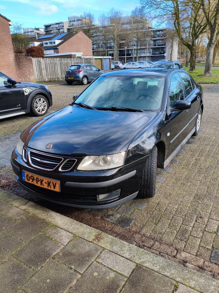 Saab 9-3 1.8 Sport Sedan 2004 Zwart -Weinig KM NAP, Auto's, Saab, Stof, Beige, 1796 cc, Origineel Nederlands