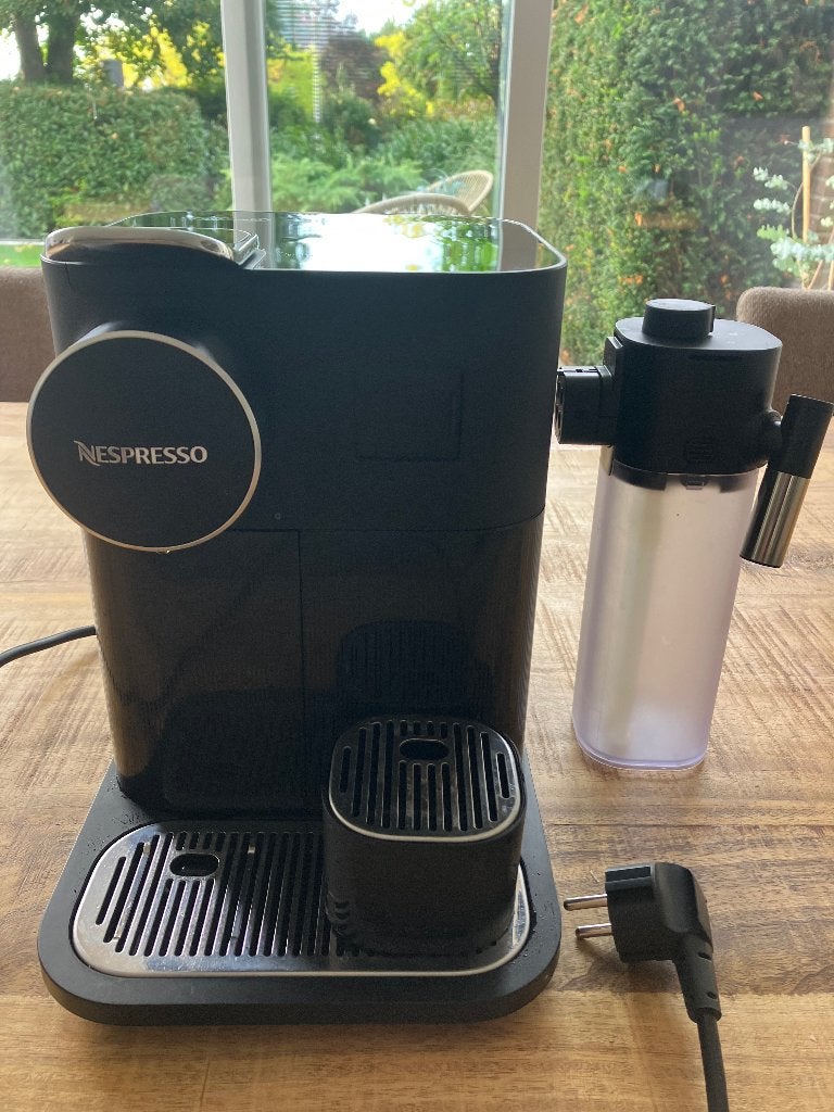 De longhi nespresso , lekt water, Witgoed en Apparatuur, Ophalen of Verzenden, Gebruikt, Espresso apparaat