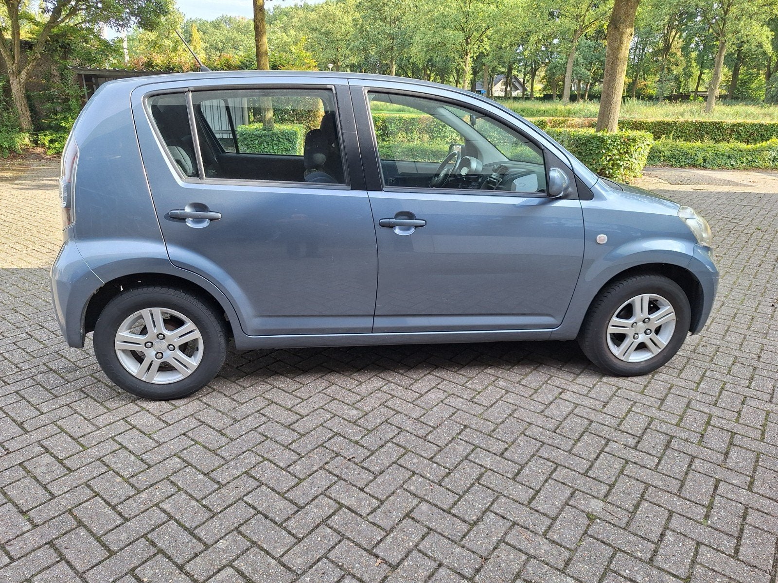 Daihatsu Sirion 1.0 51KW 2008 Zwart, Auto's, Voorwielaandrijving, Stof, Blauw, Handgeschakeld