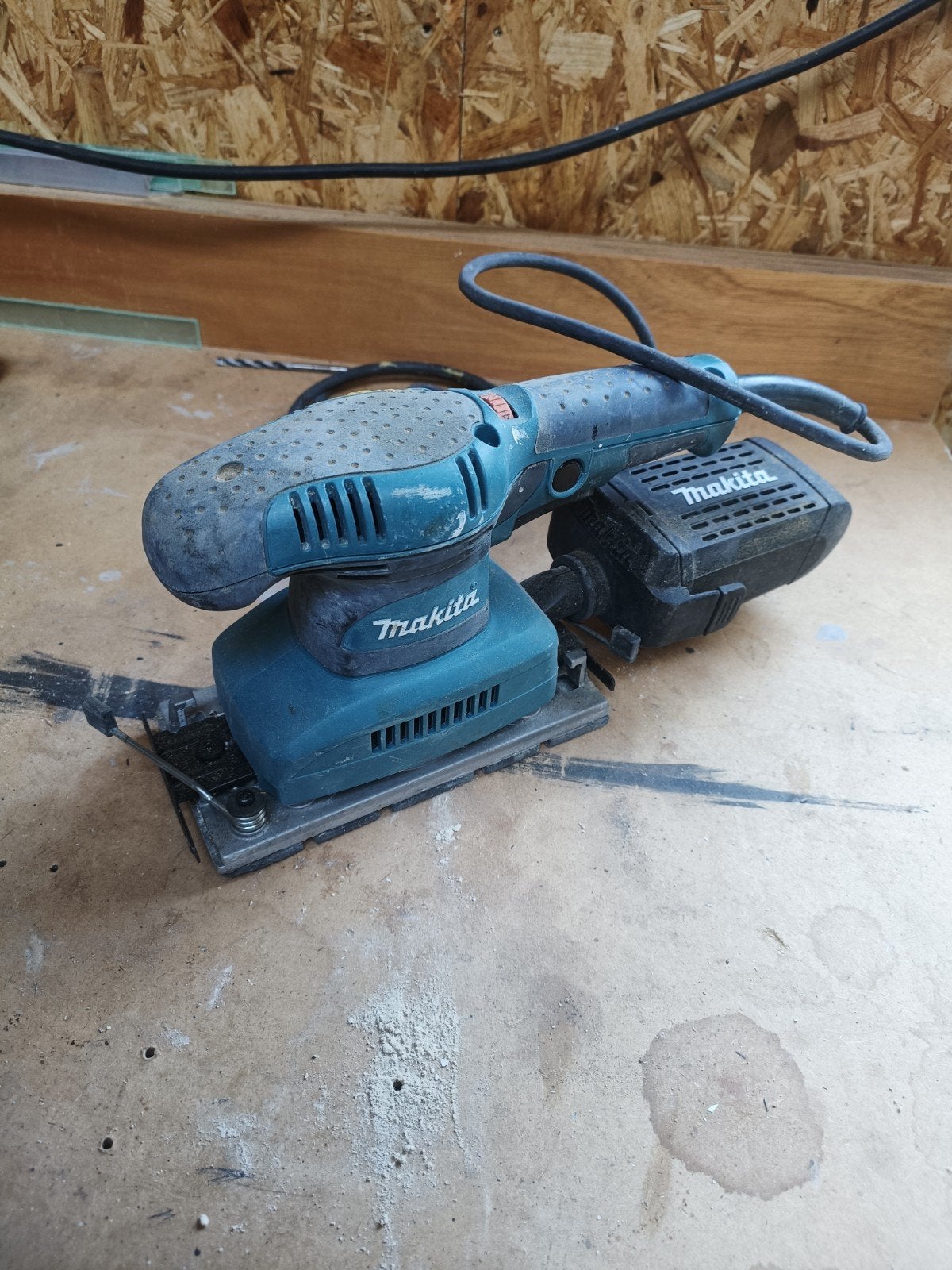Goed werkende Makita BO3711 vlakschuurmachine, Doe-het-zelf en Verbouw, Gereedschap | Schuurmachines, Ophalen of Verzenden