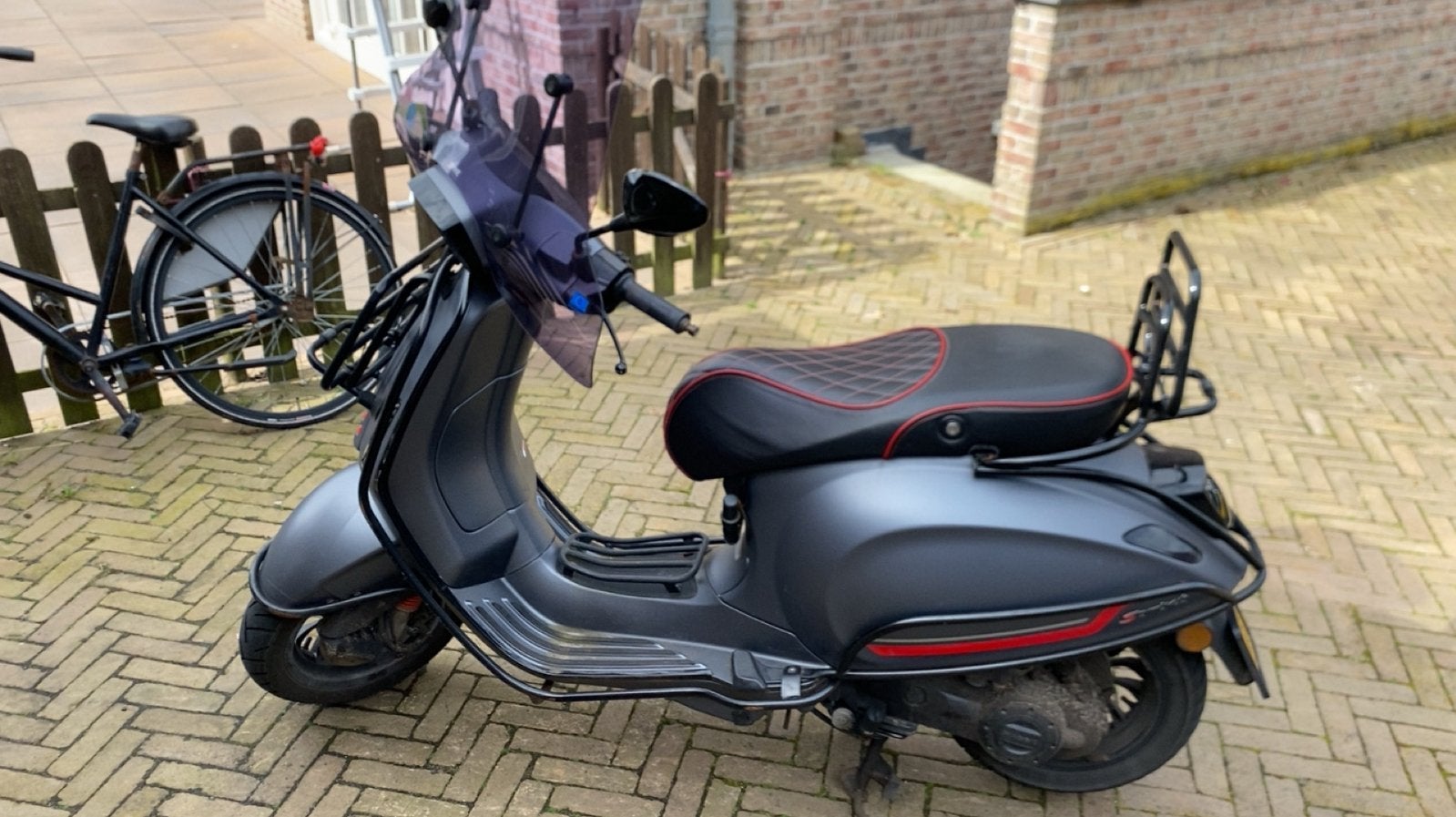 Vespa Sprint Grijs, Fietsen en Brommers, Scooters | Vespa, Ophalen, Gebruikt, Maximaal 45 km/u, Benzine