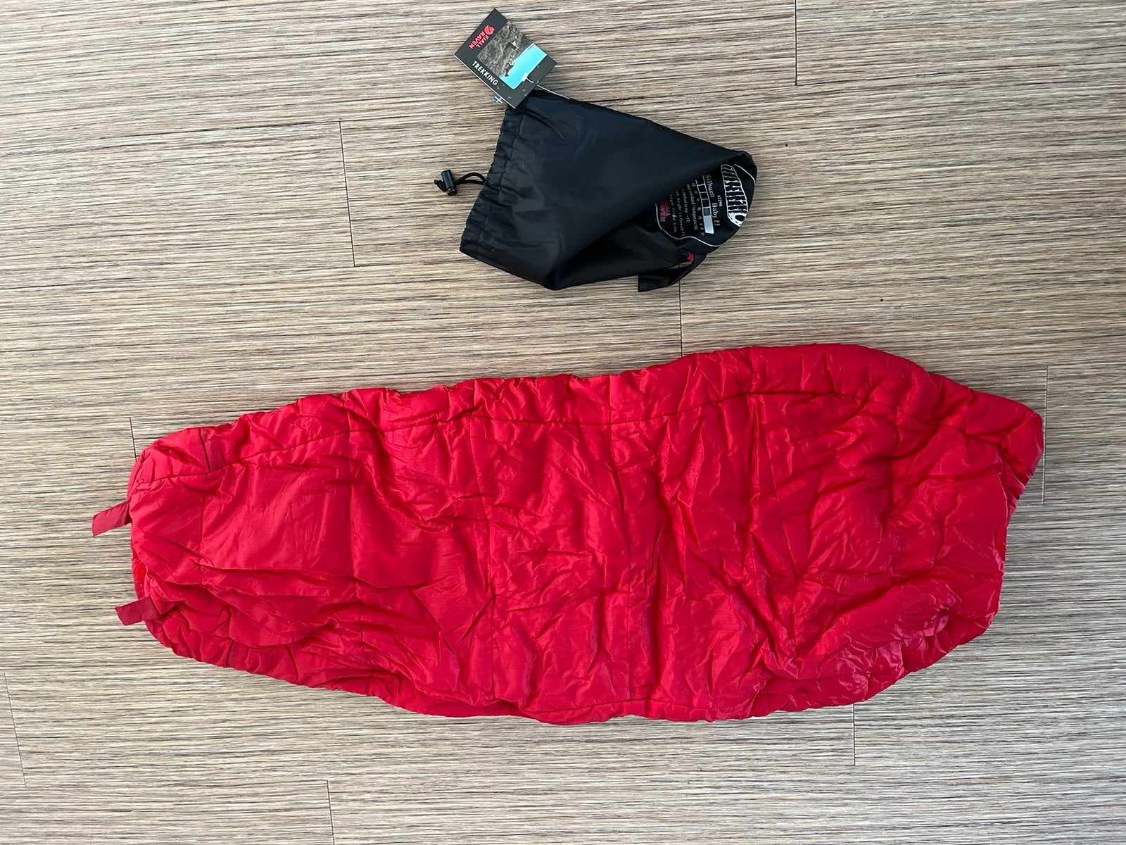 Nieuw Baby slaapzak fjall raven rood/zwart, Ophalen of Verzenden, Nieuw