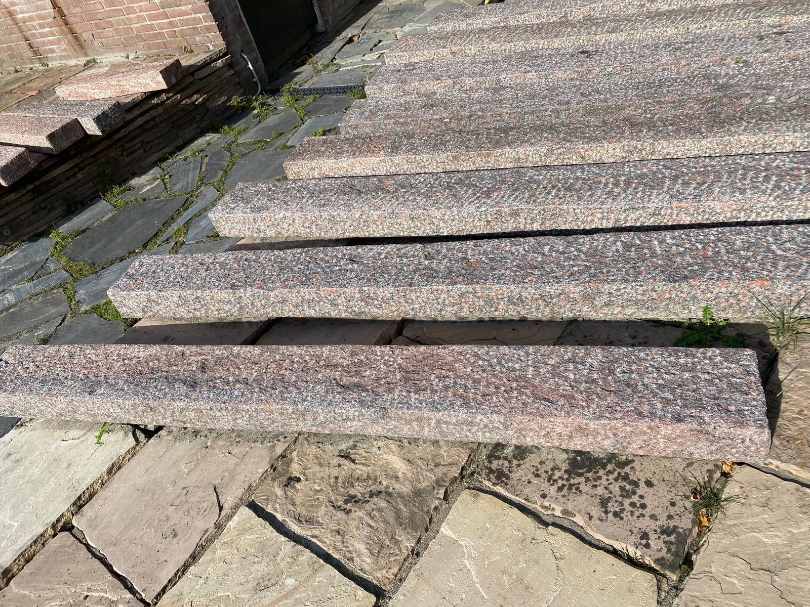 natuursteen bielzen/balken,graniet, 5x lang à2m; 2x kort à1m, Ophalen, Biels, Zo goed als nieuw, Natuursteen