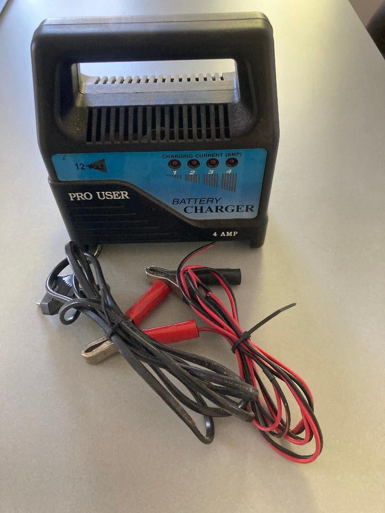 acculader 4amp, Ophalen of Verzenden, Gebruikt, Overige schalen, Onderdeel