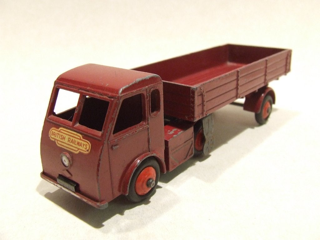DINKY TOYS 421 Hindle Smart Helecs vrachtwagen met oplegger., Ophalen of Verzenden, Gebruikt, Bus of Vrachtwagen, Dinky Toys