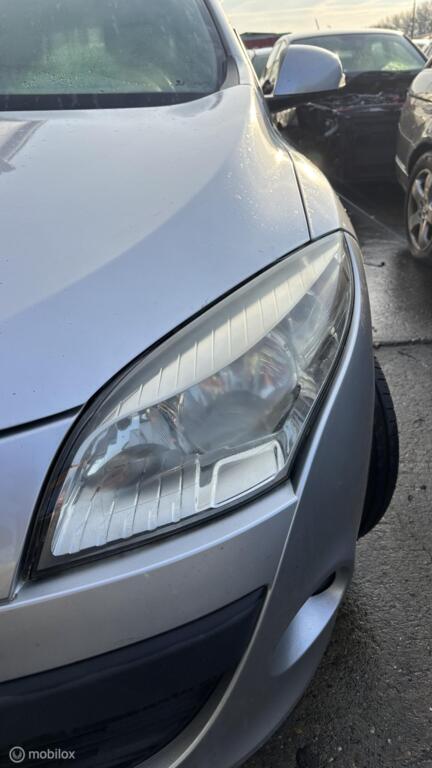 Koplamp links Renault Megane Estate III ('09-'16), Gebruikt, Renault, Ophalen of Verzenden, Renault