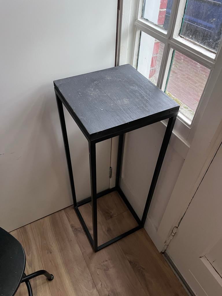 Hoge Zwarte Plateau / Decoratie Sokkel, Ophalen, Gebruikt, Zwart, Metaal
