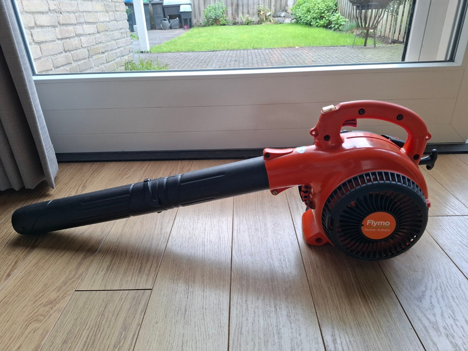 Flymo Twister XLB 325 benzine bladblazer, Tuin en Terras, Bladblazers, Ophalen, Benzine, Gebruikt, Handgedragen
