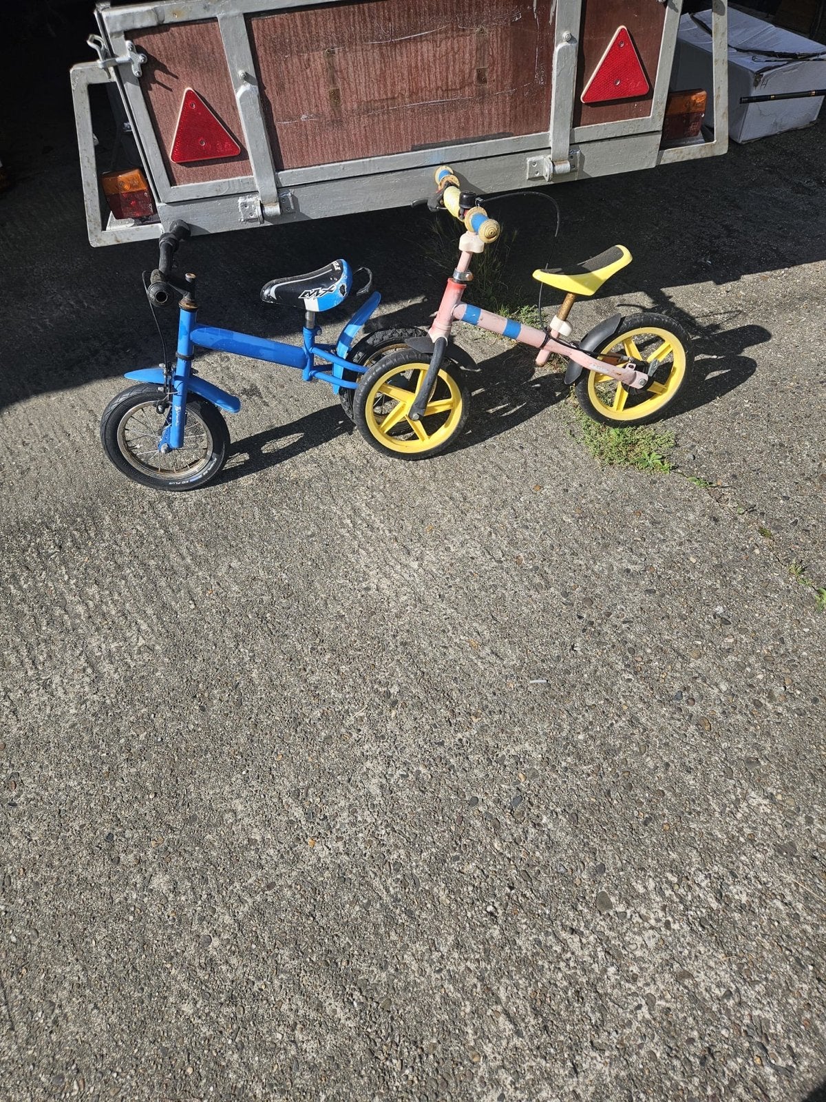 2 kinderfietsen - loopfiets, Fietsen en Brommers, Ophalen of Verzenden, Gebruikt, Minder dan 16 inch, Zijwieltjes