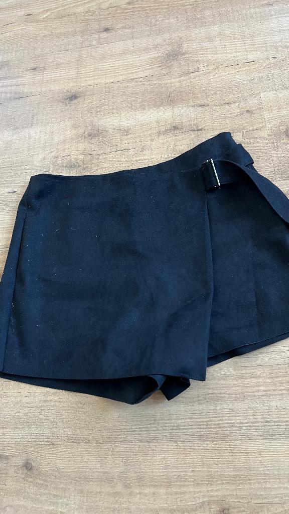 Zwart nepsuède skort met gesp van Zara maat M, Maat 38/40 (M), Kort, Zwart, Ophalen of Verzenden