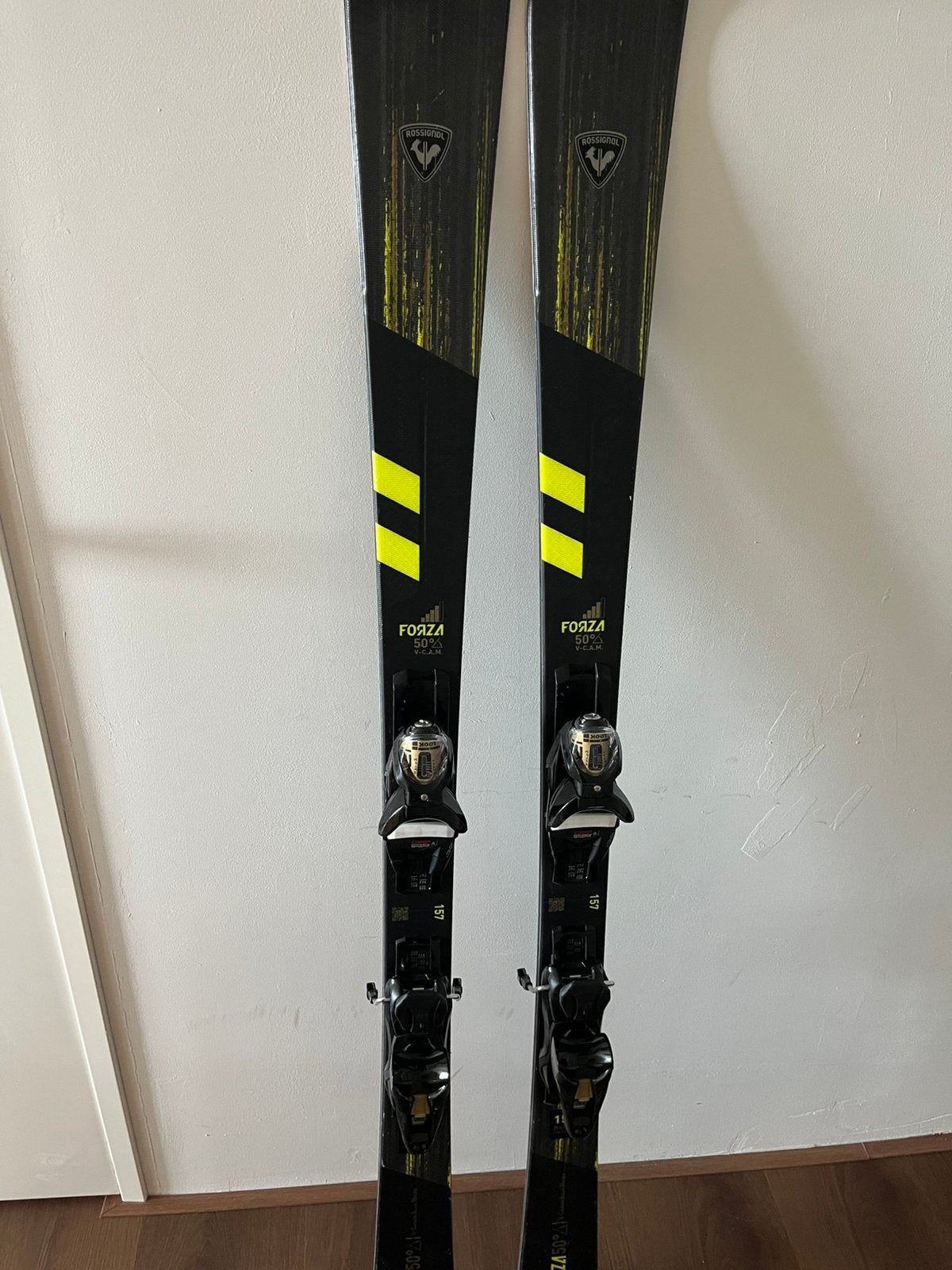 Rossignol Forza 50 (157cm) + Look Nx12 Black/Yellow 2024, Ophalen, 140 tot 160 cm, Rossignol, Zo goed als nieuw