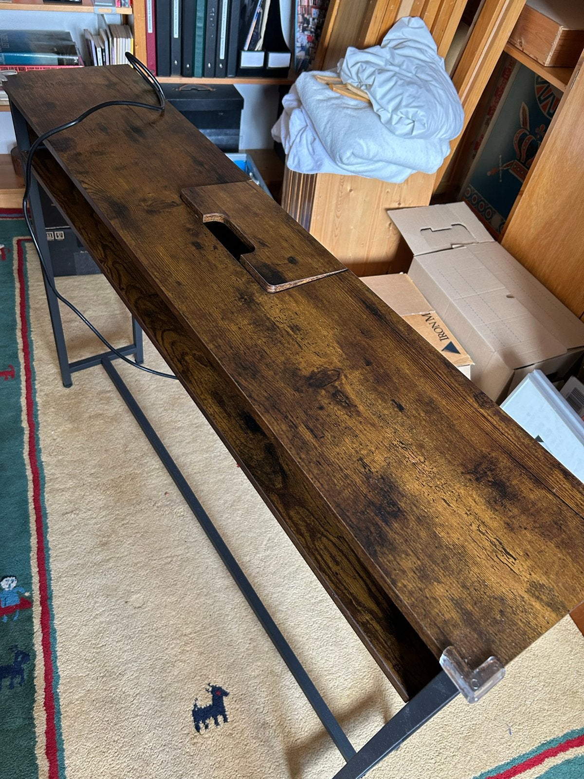 Nieuwe TV Tafel met 2 Stopcontacten en 2 USB Aansluitingen, Ophalen, Hout, Nieuw, Modern