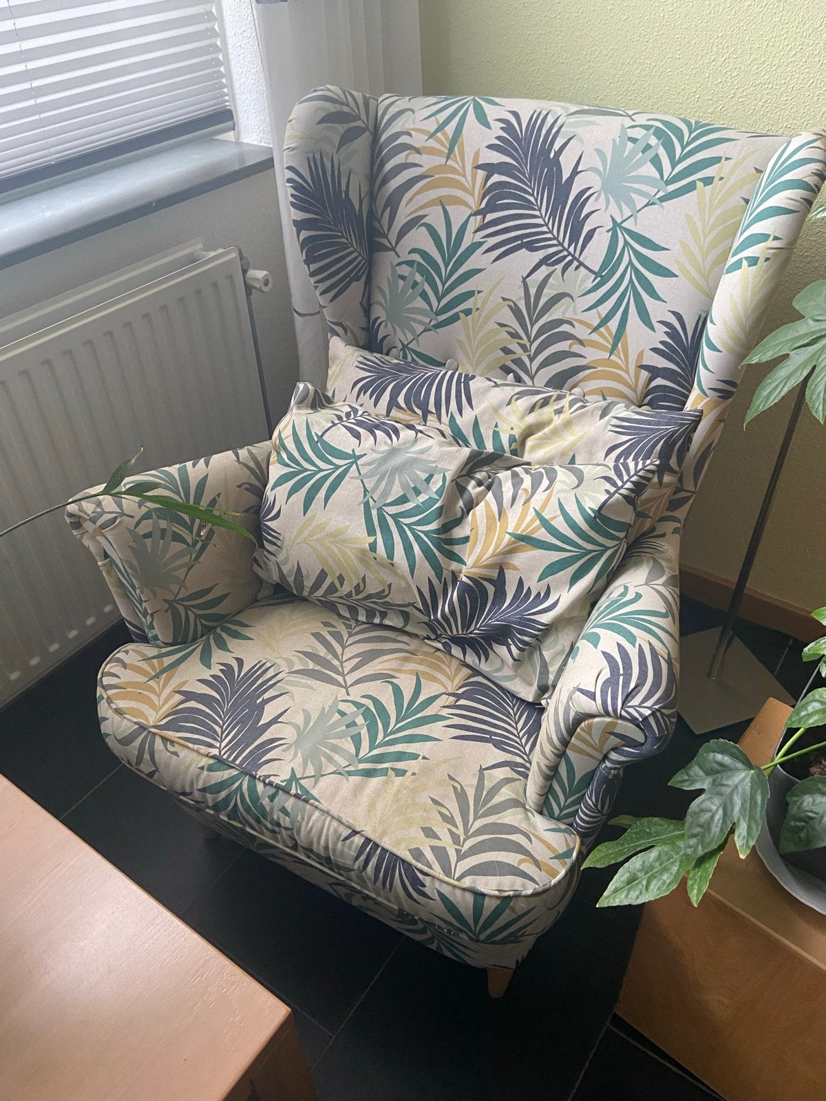 Fauteuil Ikea strandmon met bijpassende poef, Huis en Inrichting, Ophalen, Gebruikt, Stof, 75 tot 100 cm