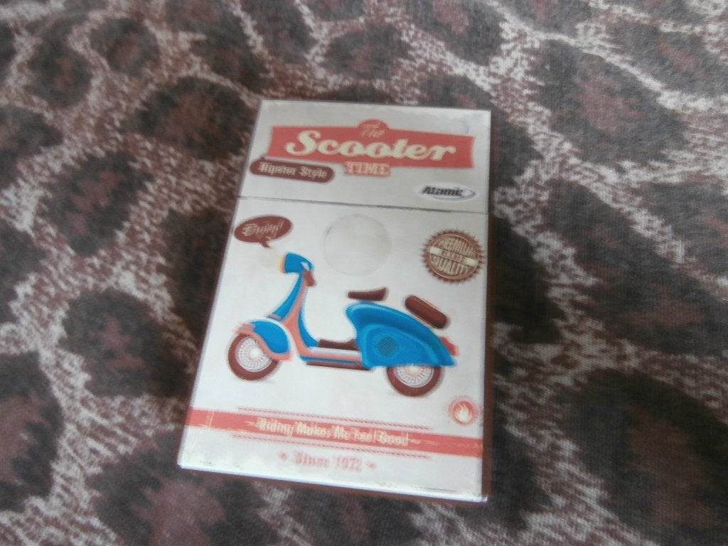 Sigarettenhouder sigaret doos The Scooter time plastic roken, Verzamelen, Rookartikelen, Aanstekers en Luciferdoosjes, Ophalen of Verzenden