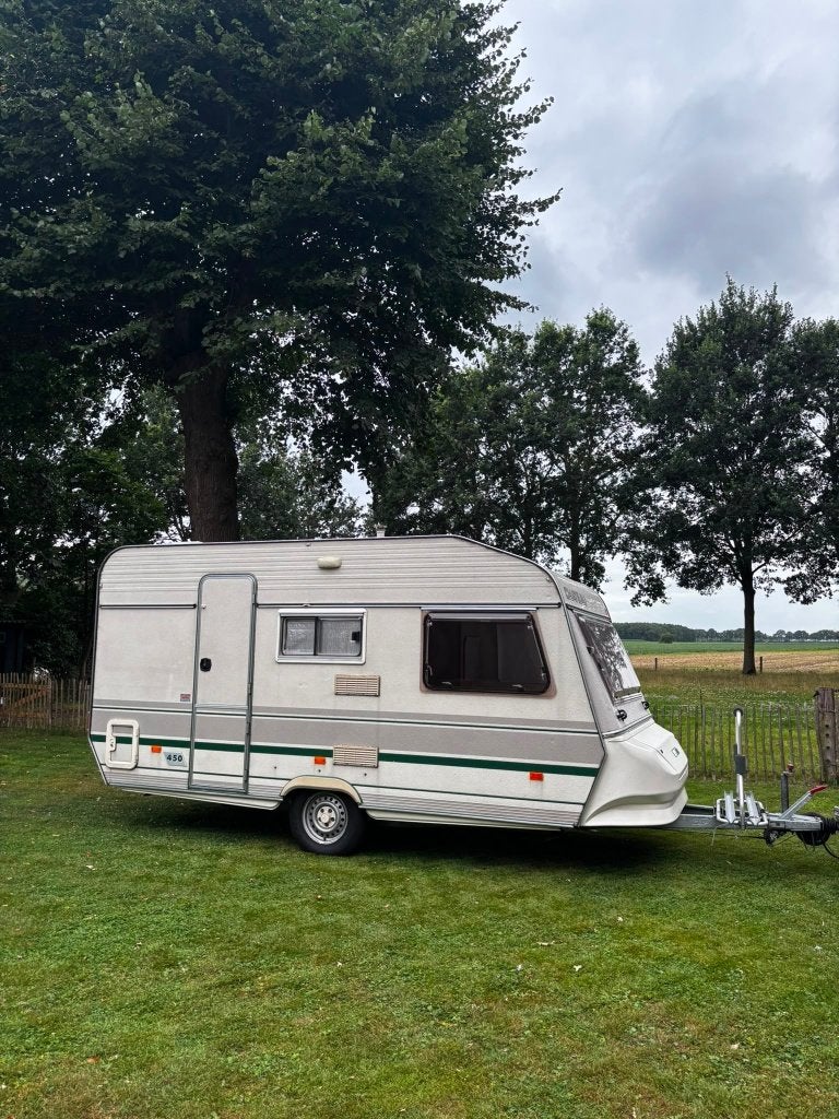Chateau La Car 450 – Vast bed | BOVAG-onderstelbeurt 06-2026, Caravans en Kamperen, Kleine zit, Particulier, 4 tot 5 meter, Schokbreker