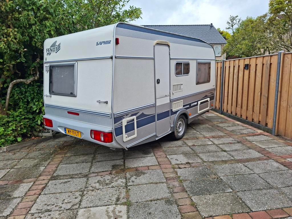 Fendt Saphir 410 caravan uit 2000,voortent,aanbouw en luifel, Vast bed, Rondzit, Particulier, Fendt