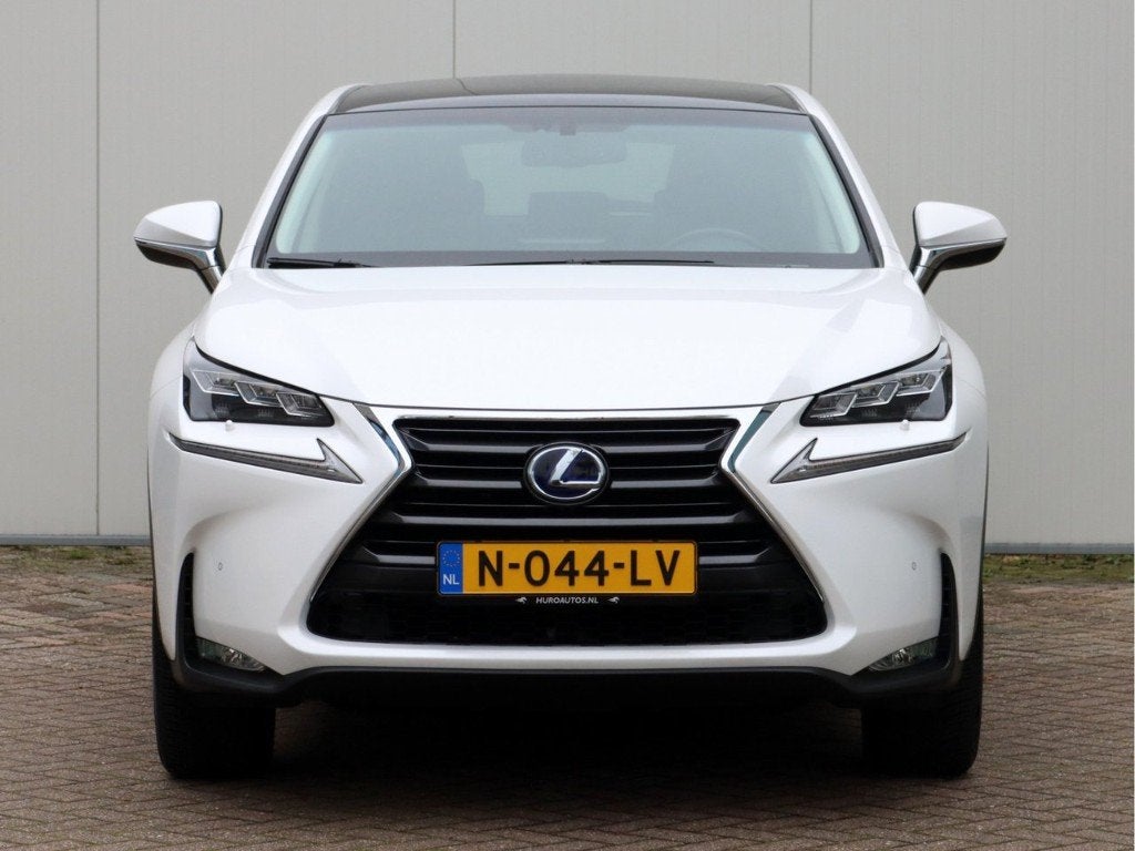 Lexus NX 300H 2.5 E-cvt AWD 2016 Wit, Auto's, Lexus, Automaat, Leder, SUV of Terreinwagen, 102 €/maand