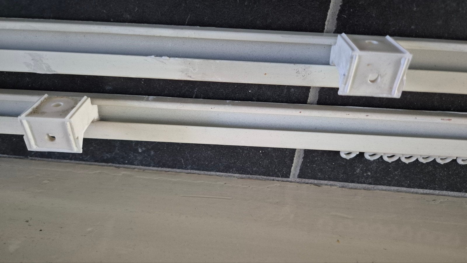 Gordijnrails 150 cm 2x met steunen, Ophalen, Gebruikt, 150 cm, Wit