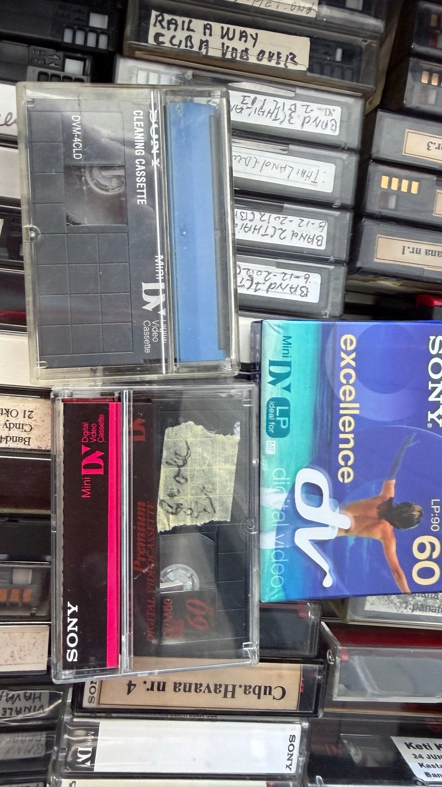 DV videocassettes - ca. 250 stuks, voornamelijk Sony, Gebruikt, Sonystraat 1 hoofddorp, Ophalen of Verzenden, Voorbespeeld