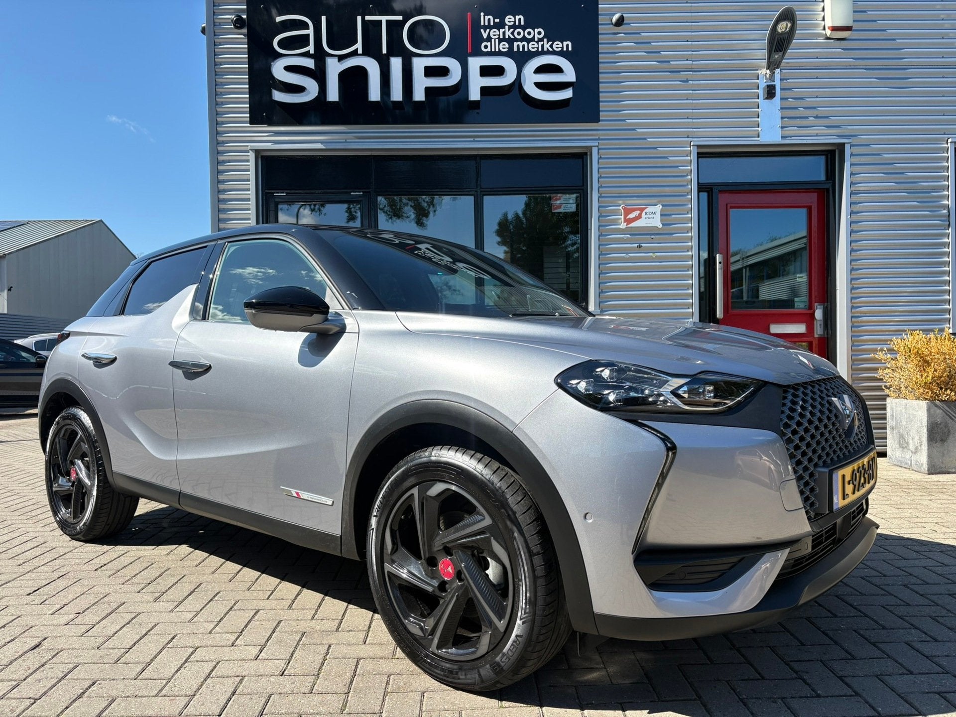 DS 3 Crossback E-Tense So Chic 50 kWh -SOH 91%-LED-STOELVERW, Auto's, 136 pk, Gebruikt, Zwart, Leder en Stof