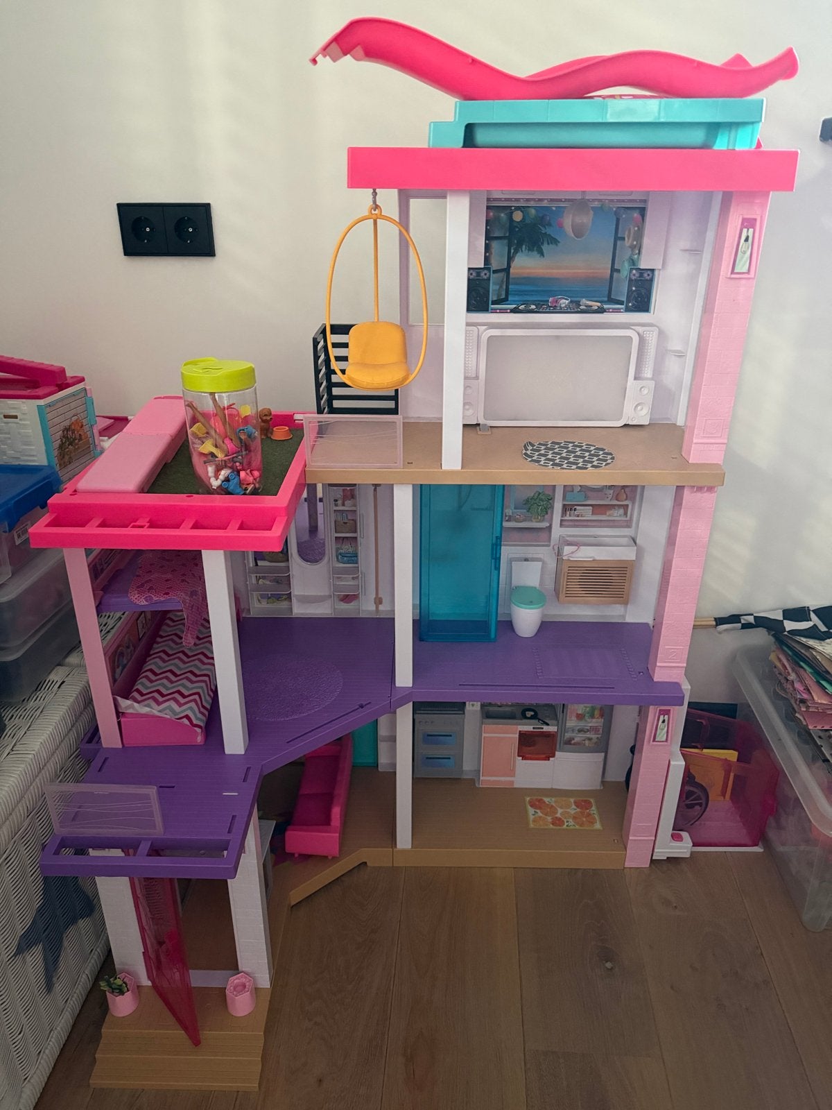 Barbie Droomhuis met accessoires, Ophalen, Zo goed als nieuw, Poppenhuis