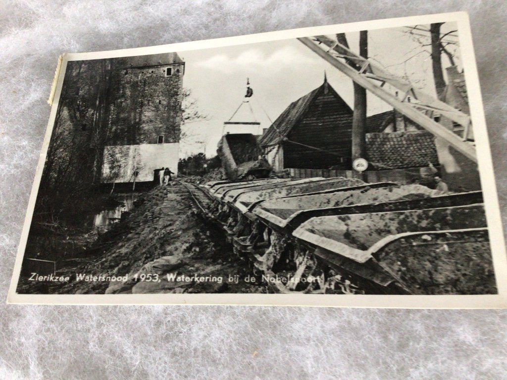 Oude ansichtkaart. Zierikzee. Watersnood 1953. Gelopen, Ophalen of Verzenden, 1940 tot 1960, Zeeland