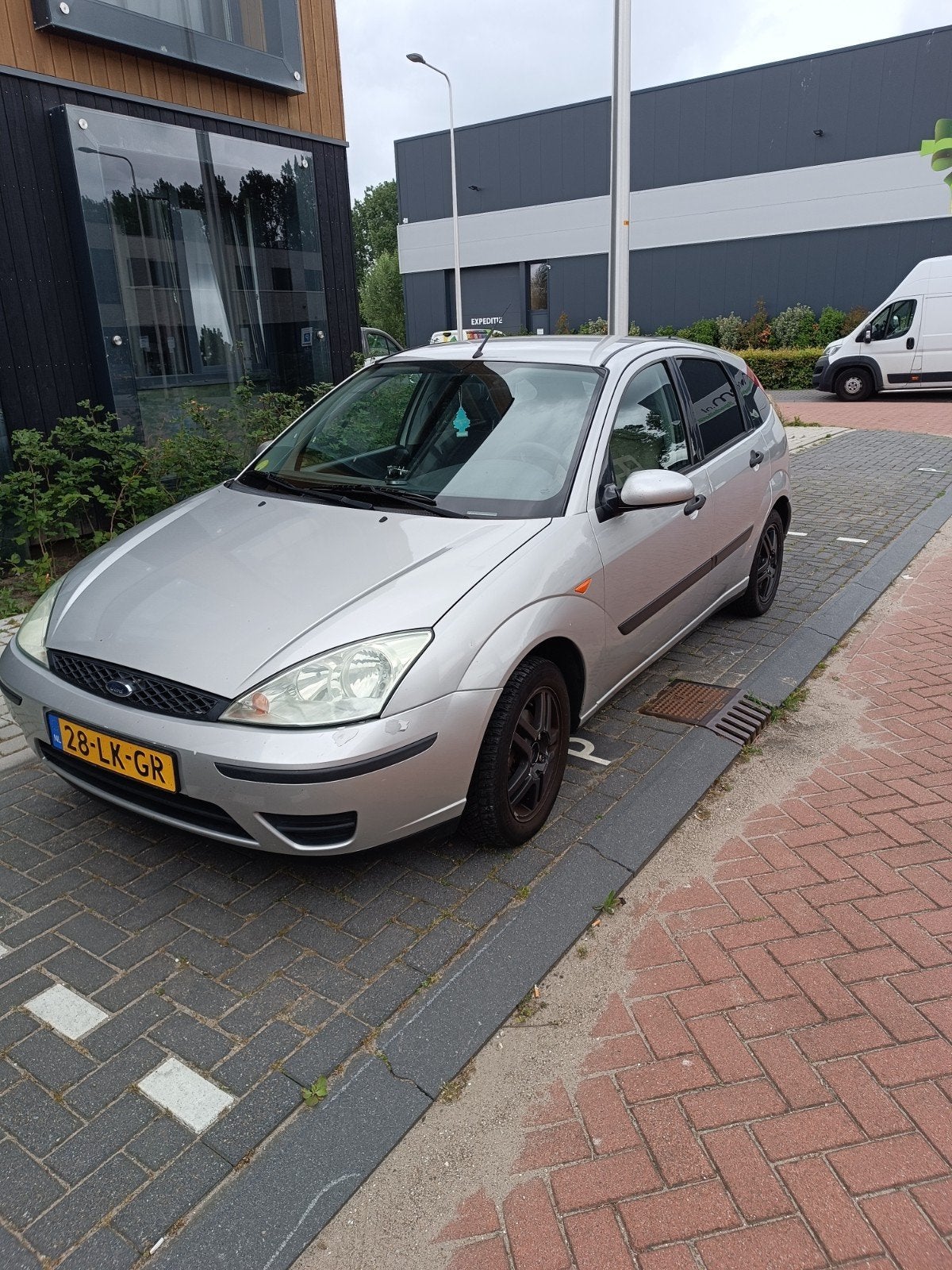 Ford Focus 1.6 I Trend 5D 2003 Grijs, Auto's, 1596 cc, 15 km/l, 100 pk, 49 €/maand