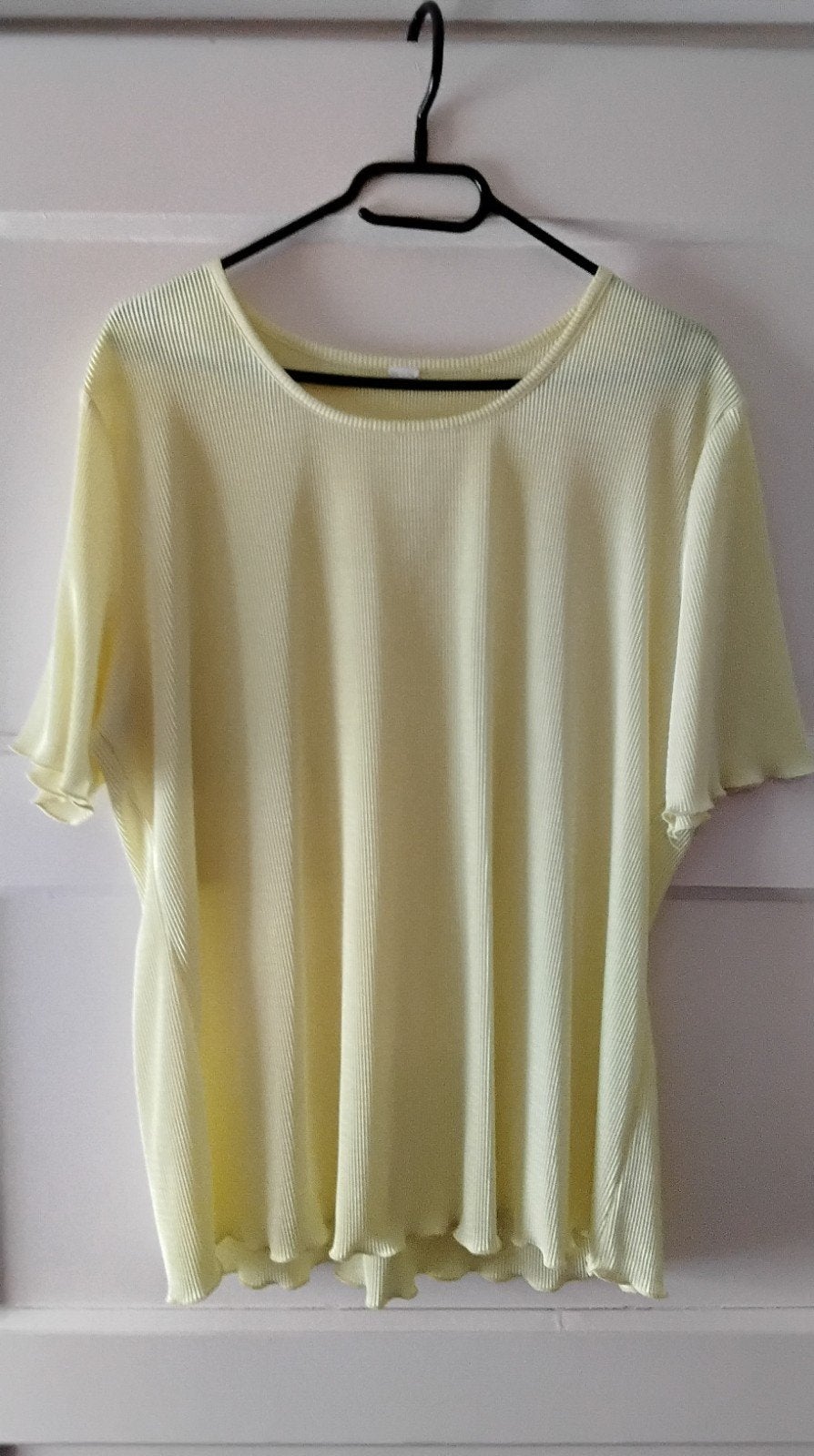 Geel geplisseerd T-shirt maat 44/46, Geel, Maat 46/48 (XL) of groter, Ophalen of Verzenden, Korte mouw