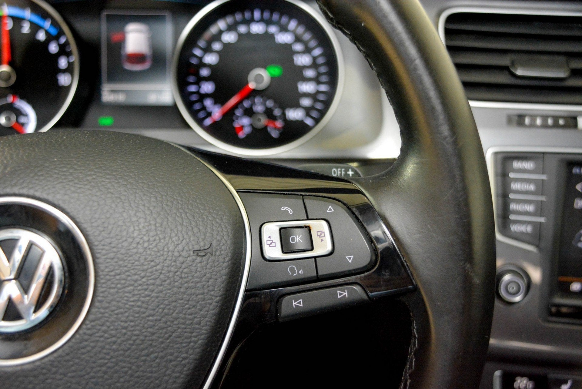 Volkswagen E-Golf E-Golf, achteruitrijcamera, airco, Auto's, 8 kWh, Stof, Gebruikt, Zwart