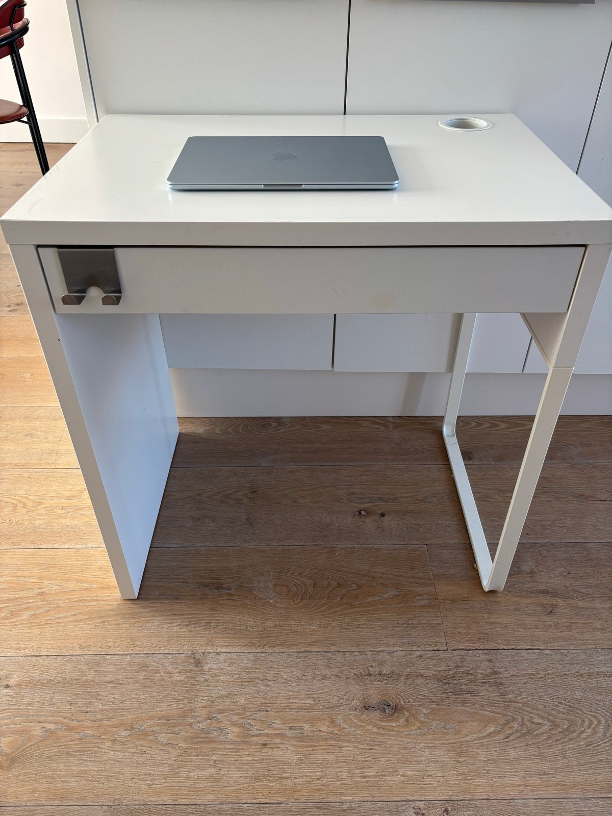 GRATIS IKEA Micke  Bureau, Gebruikt, Met lades, Spaanplaat of MDF, Ophalen of Verzenden