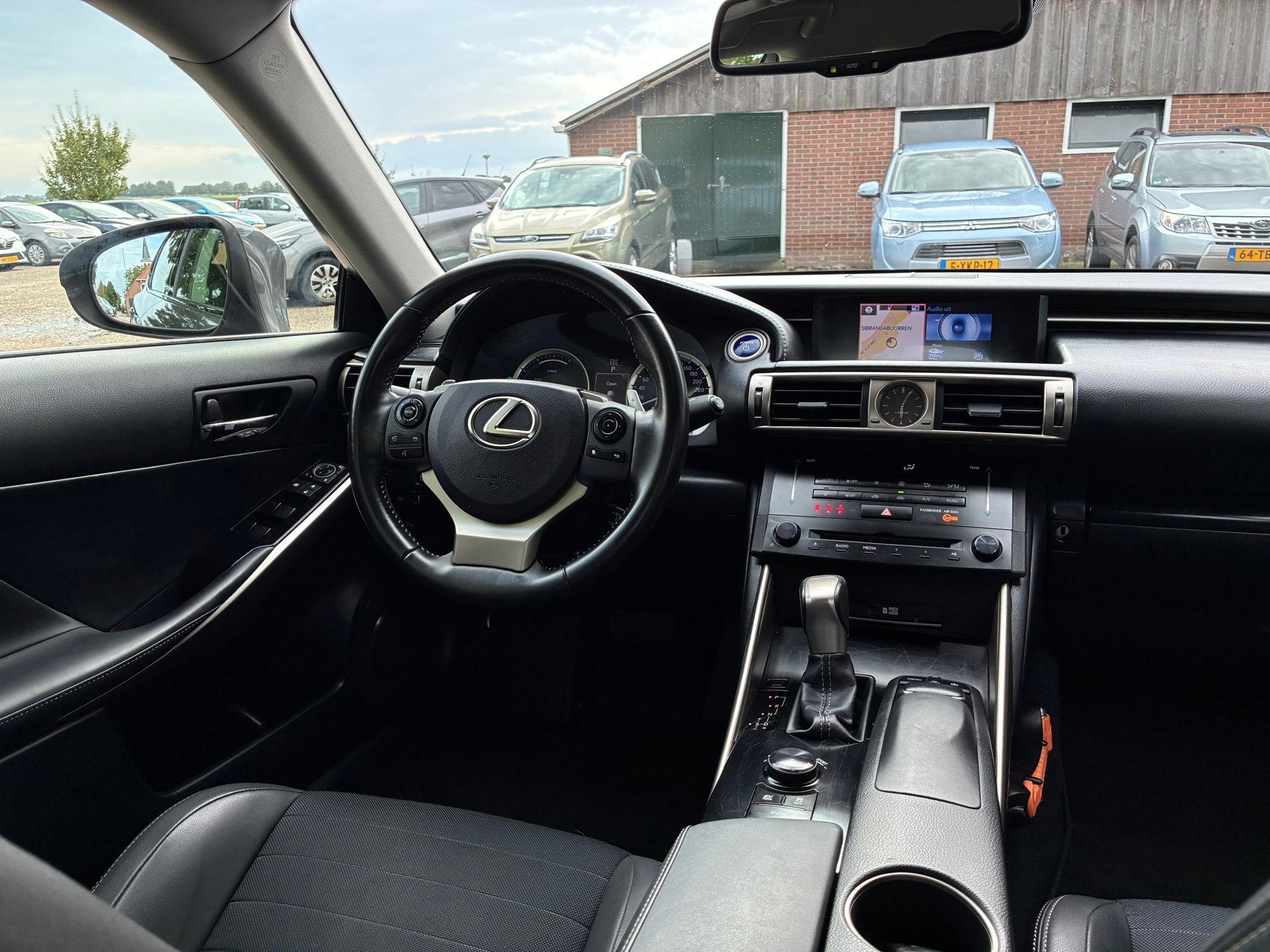 Lexus IS 300h Business Hybride | Xenon + Leder + Navi nu €, Auto's, Automaat, Euro 5, Achterwielaandrijving, Gebruikt