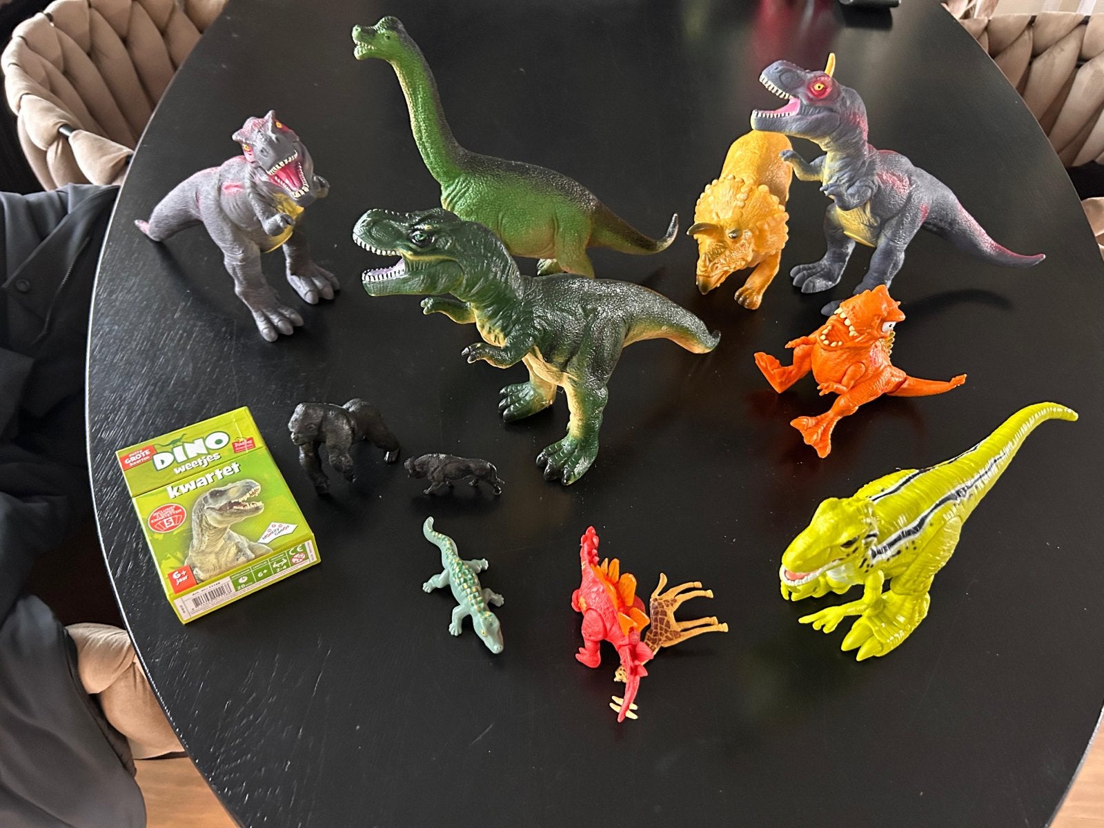 Dino speelgoed set met kwartetspel, Ophalen, Gebruikt