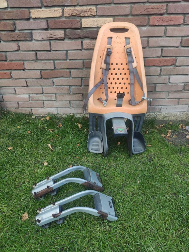 Yepp kinderzitje achterop met 2 zadelpen adapters, Ophalen, Achterzitje, Gebruikt, Yepp
