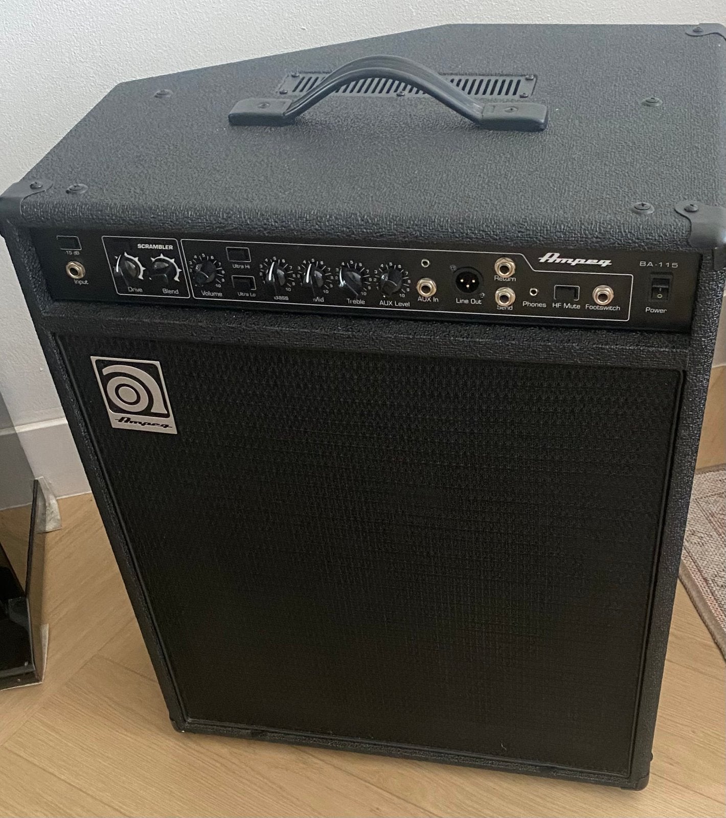 Ampeg BA-115 V2 basgitaarversterker, Muziek en Instrumenten, Versterkers | Bas en Gitaar, Ophalen, Gebruikt, Basgitaar, 100 watt of meer