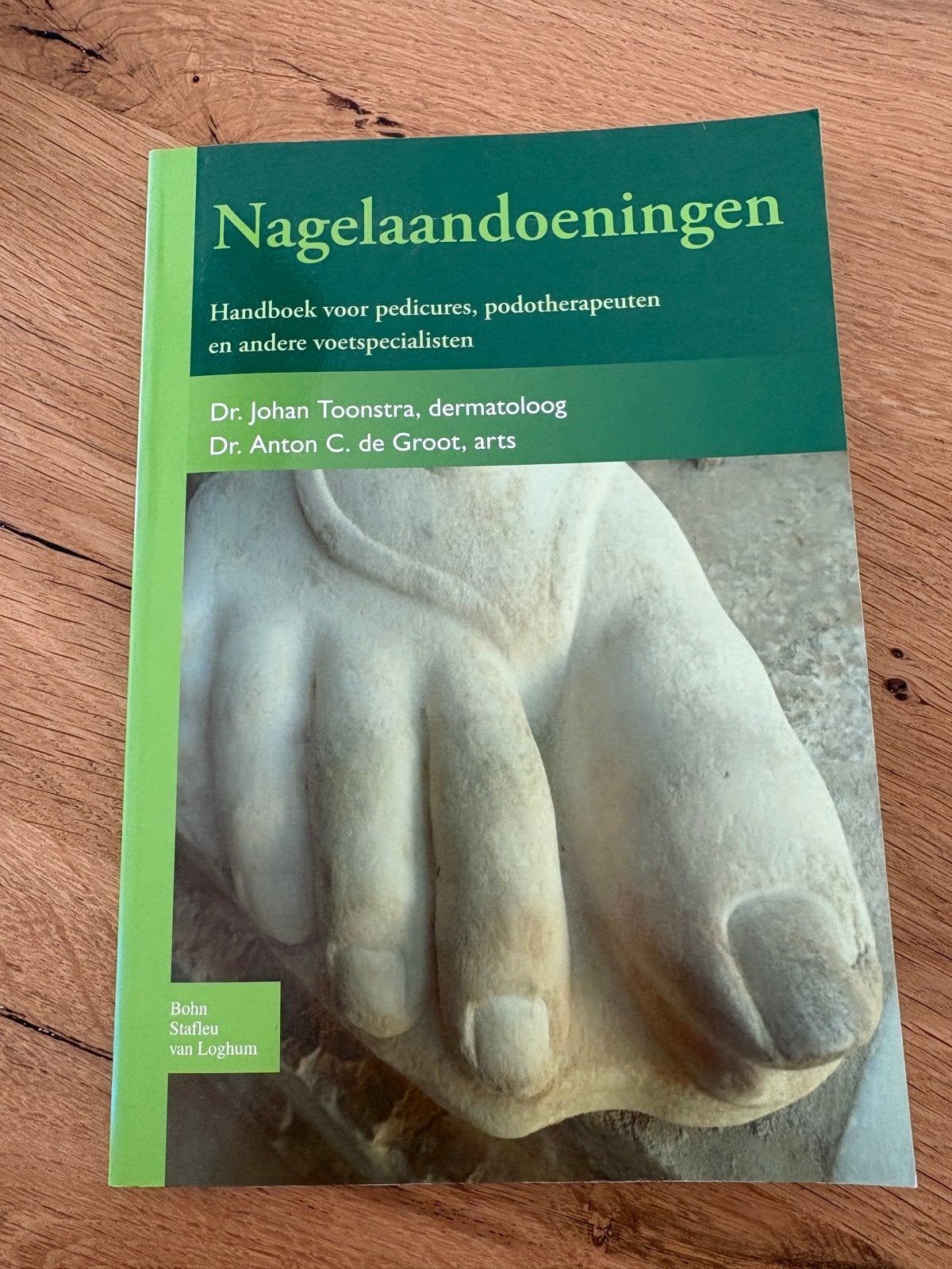 Nagelaandoeningen: Handboek voor pedicures en podotherapeute, Ophalen of Verzenden, Beta, Zo goed als nieuw, HBO