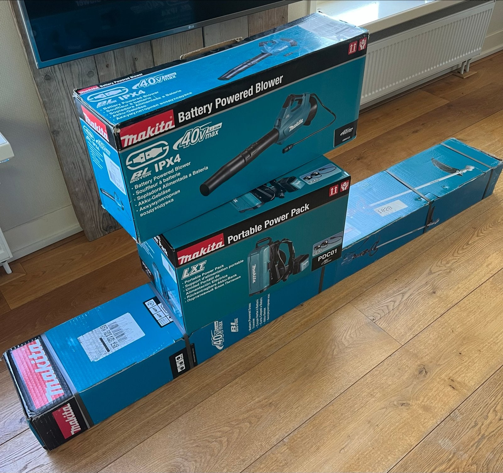 Makita Accu Grastrimmer, Bladblazer en Portable Power Pack, Ophalen, Nieuw, 30 tot 50 cm, Accu